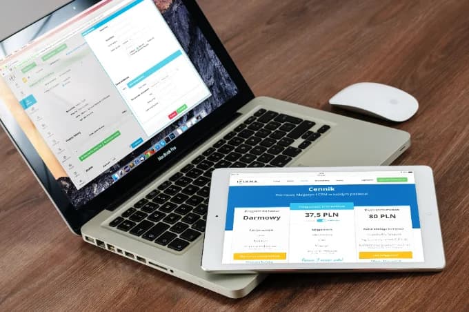 Article image — sales team collaboration